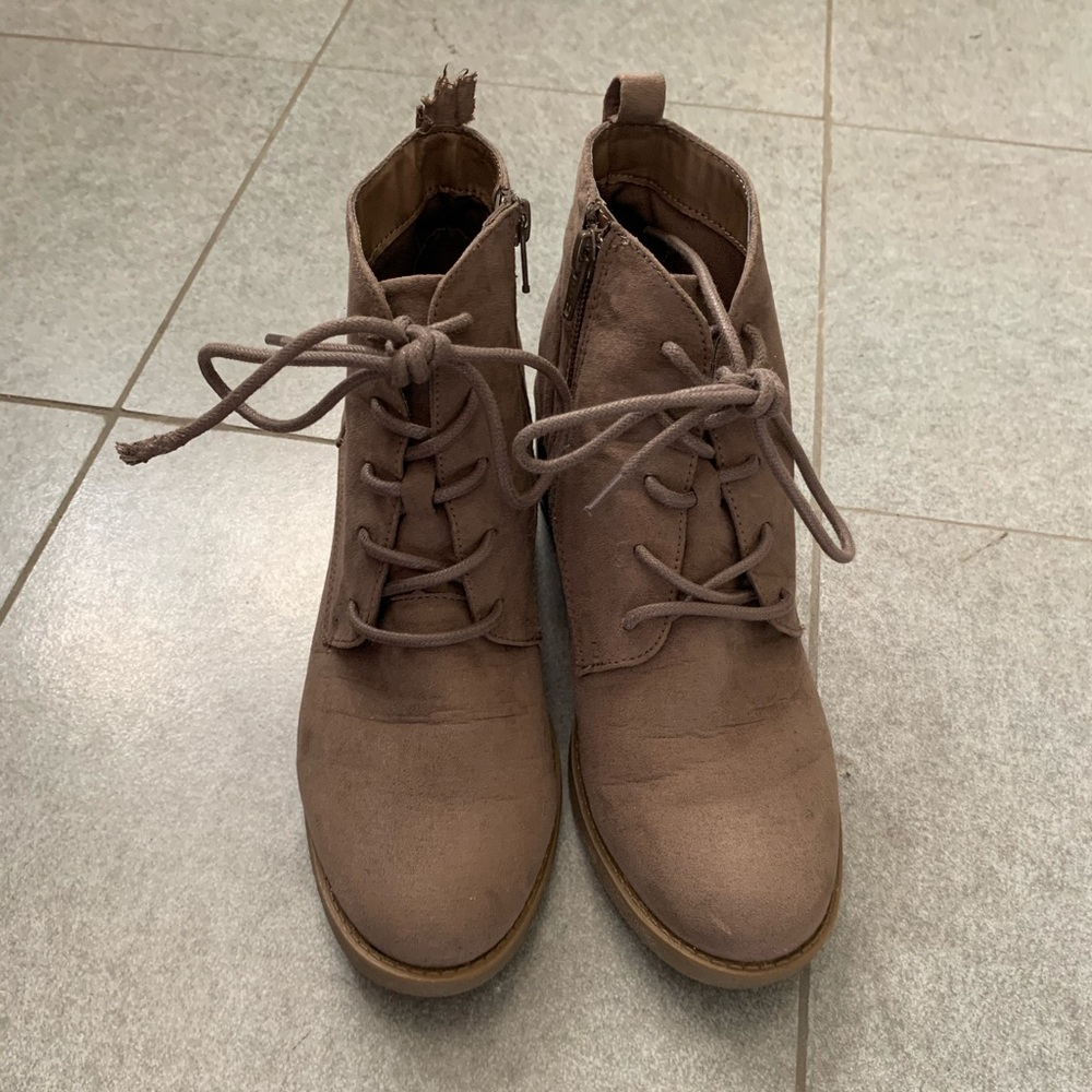 Stylr&Co size 7 Booties